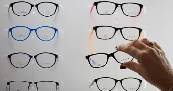 Glasses frames in 100% Optical